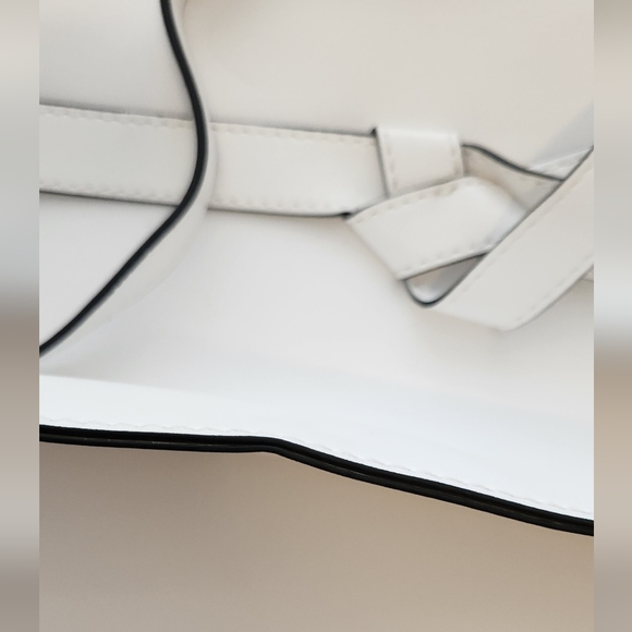 Nine West Large White Purse - Picture 11 of 11